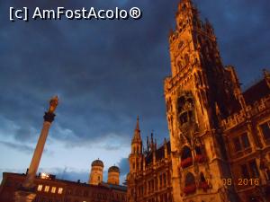 [P15] München - Marienplatz. Statuia Fecioarei Maria, cele două turnuri ale Catedralei Frauenkirche și turnul primăriei.  » foto by iulianic
 - 
<span class="allrVoted glyphicon glyphicon-heart hidden" id="av807494"></span>
<a class="m-l-10 hidden" id="sv807494" onclick="voting_Foto_DelVot(,807494,8097)" role="button">șterge vot <span class="glyphicon glyphicon-remove"></span></a>
<a id="v9807494" class=" c-red"  onclick="voting_Foto_SetVot(807494)" role="button"><span class="glyphicon glyphicon-heart-empty"></span> <b>LIKE</b> = Votează poza</a> <img class="hidden"  id="f807494W9" src="/imagini/loader.gif" border="0" /><span class="AjErrMes hidden" id="e807494ErM"></span>