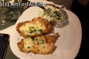 [P17] Piteşti, Garden Pub, Piept de pui umplut cu cașcaval, verdeață și usturoi și cartof copt cu cremă de brânză și verdeață, porția mea » foto by mprofeanu
 - 
<span class="allrVoted glyphicon glyphicon-heart hidden" id="av932448"></span>
<a class="m-l-10 hidden" id="sv932448" onclick="voting_Foto_DelVot(,932448,8103)" role="button">șterge vot <span class="glyphicon glyphicon-remove"></span></a>
<a id="v9932448" class=" c-red"  onclick="voting_Foto_SetVot(932448)" role="button"><span class="glyphicon glyphicon-heart-empty"></span> <b>LIKE</b> = Votează poza</a> <img class="hidden"  id="f932448W9" src="/imagini/loader.gif" border="0" /><span class="AjErrMes hidden" id="e932448ErM"></span>