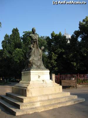 [P13] Statuia reprezentând pe Alexandru Ioan Cuza - probabil cea mai veche statuie din oraș (1915)  » foto by tata123 🔱
 - 
<span class="allrVoted glyphicon glyphicon-heart hidden" id="av594261"></span>
<a class="m-l-10 hidden" id="sv594261" onclick="voting_Foto_DelVot(,594261,8118)" role="button">șterge vot <span class="glyphicon glyphicon-remove"></span></a>
<a id="v9594261" class=" c-red"  onclick="voting_Foto_SetVot(594261)" role="button"><span class="glyphicon glyphicon-heart-empty"></span> <b>LIKE</b> = Votează poza</a> <img class="hidden"  id="f594261W9" src="/imagini/loader.gif" border="0" /><span class="AjErrMes hidden" id="e594261ErM"></span>