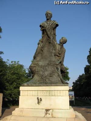 [P14] Monument Alexandru Ioan Cuza în Parcul Central.  » foto by tata123 🔱
 - 
<span class="allrVoted glyphicon glyphicon-heart hidden" id="av594262"></span>
<a class="m-l-10 hidden" id="sv594262" onclick="voting_Foto_DelVot(,594262,8118)" role="button">șterge vot <span class="glyphicon glyphicon-remove"></span></a>
<a id="v9594262" class=" c-red"  onclick="voting_Foto_SetVot(594262)" role="button"><span class="glyphicon glyphicon-heart-empty"></span> <b>LIKE</b> = Votează poza</a> <img class="hidden"  id="f594262W9" src="/imagini/loader.gif" border="0" /><span class="AjErrMes hidden" id="e594262ErM"></span>