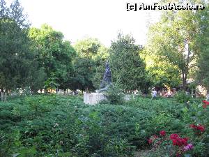 [P15] Monument dedicat Răscoalei din 1907 - Parcul Central.  » foto by tata123 🔱
 - 
<span class="allrVoted glyphicon glyphicon-heart hidden" id="av594263"></span>
<a class="m-l-10 hidden" id="sv594263" onclick="voting_Foto_DelVot(,594263,8118)" role="button">șterge vot <span class="glyphicon glyphicon-remove"></span></a>
<a id="v9594263" class=" c-red"  onclick="voting_Foto_SetVot(594263)" role="button"><span class="glyphicon glyphicon-heart-empty"></span> <b>LIKE</b> = Votează poza</a> <img class="hidden"  id="f594263W9" src="/imagini/loader.gif" border="0" /><span class="AjErrMes hidden" id="e594263ErM"></span>