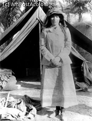 [P03] Gertrude Bell în 1909 la situl arheologic de la Babilon. » foto by Carmen Ion <span class="label label-default labelC_thin small">NEVOTABILĂ</span>