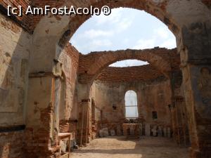 [P05] Biserica ruinată de la Ciuperceni - Din pronaos, vedere până în altar.  » foto by iulianic
 - 
<span class="allrVoted glyphicon glyphicon-heart hidden" id="av1090621"></span>
<a class="m-l-10 hidden" id="sv1090621" onclick="voting_Foto_DelVot(,1090621,8133)" role="button">șterge vot <span class="glyphicon glyphicon-remove"></span></a>
<a id="v91090621" class=" c-red"  onclick="voting_Foto_SetVot(1090621)" role="button"><span class="glyphicon glyphicon-heart-empty"></span> <b>LIKE</b> = Votează poza</a> <img class="hidden"  id="f1090621W9" src="/imagini/loader.gif" border="0" /><span class="AjErrMes hidden" id="e1090621ErM"></span>