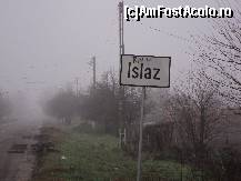 [P01] la intrare, unde un glumet a scris RIO DE .....ISLAZ » foto by TORA INGRID
 - 
<span class="allrVoted glyphicon glyphicon-heart hidden" id="av169979"></span>
<a class="m-l-10 hidden" id="sv169979" onclick="voting_Foto_DelVot(,169979,8133)" role="button">șterge vot <span class="glyphicon glyphicon-remove"></span></a>
<a id="v9169979" class=" c-red"  onclick="voting_Foto_SetVot(169979)" role="button"><span class="glyphicon glyphicon-heart-empty"></span> <b>LIKE</b> = Votează poza</a> <img class="hidden"  id="f169979W9" src="/imagini/loader.gif" border="0" /><span class="AjErrMes hidden" id="e169979ErM"></span>