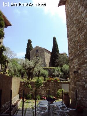 [P19] Isola Maggiore - o curte și, în fundal, Chiesa di San Salvatore » foto by Carmen Ion
 - 
<span class="allrVoted glyphicon glyphicon-heart hidden" id="av1000491"></span>
<a class="m-l-10 hidden" id="sv1000491" onclick="voting_Foto_DelVot(,1000491,8154)" role="button">șterge vot <span class="glyphicon glyphicon-remove"></span></a>
<a id="v91000491" class=" c-red"  onclick="voting_Foto_SetVot(1000491)" role="button"><span class="glyphicon glyphicon-heart-empty"></span> <b>LIKE</b> = Votează poza</a> <img class="hidden"  id="f1000491W9" src="/imagini/loader.gif" border="0" /><span class="AjErrMes hidden" id="e1000491ErM"></span>