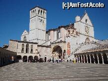 [P23] Assisi: Bazilica inferioară(pe mijlocul imaginii) și Bazilica superioară suprapusă pe ea(cea cu fațadă în formă triunghilară) » foto by mariana.olaru
 - 
<span class="allrVoted glyphicon glyphicon-heart hidden" id="av171670"></span>
<a class="m-l-10 hidden" id="sv171670" onclick="voting_Foto_DelVot(,171670,8154)" role="button">șterge vot <span class="glyphicon glyphicon-remove"></span></a>
<a id="v9171670" class=" c-red"  onclick="voting_Foto_SetVot(171670)" role="button"><span class="glyphicon glyphicon-heart-empty"></span> <b>LIKE</b> = Votează poza</a> <img class="hidden"  id="f171670W9" src="/imagini/loader.gif" border="0" /><span class="AjErrMes hidden" id="e171670ErM"></span>