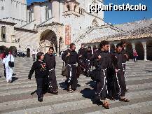 [P24] Assisi : în fața intrării la Bazilica inferioară a Sf.Francisc-prima întâlnire cu un grup de frați minori ai Ordinului franciscan » foto by mariana.olaru
 - 
<span class="allrVoted glyphicon glyphicon-heart hidden" id="av171671"></span>
<a class="m-l-10 hidden" id="sv171671" onclick="voting_Foto_DelVot(,171671,8154)" role="button">șterge vot <span class="glyphicon glyphicon-remove"></span></a>
<a id="v9171671" class=" c-red"  onclick="voting_Foto_SetVot(171671)" role="button"><span class="glyphicon glyphicon-heart-empty"></span> <b>LIKE</b> = Votează poza</a> <img class="hidden"  id="f171671W9" src="/imagini/loader.gif" border="0" /><span class="AjErrMes hidden" id="e171671ErM"></span>