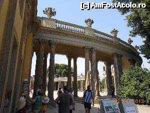 [P35] Potsdam - Palatul Sanssouci, la punctul de informare.  » foto by iulianic
 - 
<span class="allrVoted glyphicon glyphicon-heart hidden" id="av488341"></span>
<a class="m-l-10 hidden" id="sv488341" onclick="voting_Foto_DelVot(,488341,8200)" role="button">șterge vot <span class="glyphicon glyphicon-remove"></span></a>
<a id="v9488341" class=" c-red"  onclick="voting_Foto_SetVot(488341)" role="button"><span class="glyphicon glyphicon-heart-empty"></span> <b>LIKE</b> = Votează poza</a> <img class="hidden"  id="f488341W9" src="/imagini/loader.gif" border="0" /><span class="AjErrMes hidden" id="e488341ErM"></span>