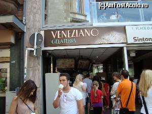 [P29] Veneziano Gelateria in Place d'Armes » foto by mireille
 - 
<span class="allrVoted glyphicon glyphicon-heart hidden" id="av580655"></span>
<a class="m-l-10 hidden" id="sv580655" onclick="voting_Foto_DelVot(,580655,8312)" role="button">șterge vot <span class="glyphicon glyphicon-remove"></span></a>
<a id="v9580655" class=" c-red"  onclick="voting_Foto_SetVot(580655)" role="button"><span class="glyphicon glyphicon-heart-empty"></span> <b>LIKE</b> = Votează poza</a> <img class="hidden"  id="f580655W9" src="/imagini/loader.gif" border="0" /><span class="AjErrMes hidden" id="e580655ErM"></span>