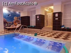 [P20] Grand Hotel Sofianu - piscina văzută din alt unghi.  » foto by Floryn81
 - 
<span class="allrVoted glyphicon glyphicon-heart hidden" id="av1146925"></span>
<a class="m-l-10 hidden" id="sv1146925" onclick="voting_Foto_DelVot(,1146925,8327)" role="button">șterge vot <span class="glyphicon glyphicon-remove"></span></a>
<a id="v91146925" class=" c-red"  onclick="voting_Foto_SetVot(1146925)" role="button"><span class="glyphicon glyphicon-heart-empty"></span> <b>LIKE</b> = Votează poza</a> <img class="hidden"  id="f1146925W9" src="/imagini/loader.gif" border="0" /><span class="AjErrMes hidden" id="e1146925ErM"></span>