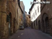 [P19] San Gimignano 3, cum (cand) ar fi fost fara masina? » foto by Rila
 - 
<span class="allrVoted glyphicon glyphicon-heart hidden" id="av208302"></span>
<a class="m-l-10 hidden" id="sv208302" onclick="voting_Foto_DelVot(,208302,8341)" role="button">șterge vot <span class="glyphicon glyphicon-remove"></span></a>
<a id="v9208302" class=" c-red"  onclick="voting_Foto_SetVot(208302)" role="button"><span class="glyphicon glyphicon-heart-empty"></span> <b>LIKE</b> = Votează poza</a> <img class="hidden"  id="f208302W9" src="/imagini/loader.gif" border="0" /><span class="AjErrMes hidden" id="e208302ErM"></span>