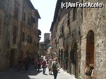 [P26] strada principala din San Gimignano » foto by Rila
 - 
<span class="allrVoted glyphicon glyphicon-heart hidden" id="av208309"></span>
<a class="m-l-10 hidden" id="sv208309" onclick="voting_Foto_DelVot(,208309,8341)" role="button">șterge vot <span class="glyphicon glyphicon-remove"></span></a>
<a id="v9208309" class=" c-red"  onclick="voting_Foto_SetVot(208309)" role="button"><span class="glyphicon glyphicon-heart-empty"></span> <b>LIKE</b> = Votează poza</a> <img class="hidden"  id="f208309W9" src="/imagini/loader.gif" border="0" /><span class="AjErrMes hidden" id="e208309ErM"></span>