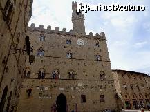 [P11] Palazzo dei Priori din Volterra, cu o vechime de circa 800 de ani » foto by BOGDAN DSN
 - 
<span class="allrVoted glyphicon glyphicon-heart hidden" id="av423230"></span>
<a class="m-l-10 hidden" id="sv423230" onclick="voting_Foto_DelVot(,423230,8341)" role="button">șterge vot <span class="glyphicon glyphicon-remove"></span></a>
<a id="v9423230" class=" c-red"  onclick="voting_Foto_SetVot(423230)" role="button"><span class="glyphicon glyphicon-heart-empty"></span> <b>LIKE</b> = Votează poza</a> <img class="hidden"  id="f423230W9" src="/imagini/loader.gif" border="0" /><span class="AjErrMes hidden" id="e423230ErM"></span>
