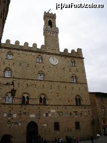 [P03] Palazzo dei Priori, Volterra » foto by lorelei34
 - 
<span class="allrVoted glyphicon glyphicon-heart hidden" id="av380636"></span>
<a class="m-l-10 hidden" id="sv380636" onclick="voting_Foto_DelVot(,380636,8341)" role="button">șterge vot <span class="glyphicon glyphicon-remove"></span></a>
<a id="v9380636" class=" c-red"  onclick="voting_Foto_SetVot(380636)" role="button"><span class="glyphicon glyphicon-heart-empty"></span> <b>LIKE</b> = Votează poza</a> <img class="hidden"  id="f380636W9" src="/imagini/loader.gif" border="0" /><span class="AjErrMes hidden" id="e380636ErM"></span>