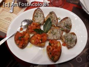 [P23] Volterra - Osteria tradițională Da Beppino » foto by Aurici
 - 
<span class="allrVoted glyphicon glyphicon-heart hidden" id="av986210"></span>
<a class="m-l-10 hidden" id="sv986210" onclick="voting_Foto_DelVot(,986210,8341)" role="button">șterge vot <span class="glyphicon glyphicon-remove"></span></a>
<a id="v9986210" class=" c-red"  onclick="voting_Foto_SetVot(986210)" role="button"><span class="glyphicon glyphicon-heart-empty"></span> <b>LIKE</b> = Votează poza</a> <img class="hidden"  id="f986210W9" src="/imagini/loader.gif" border="0" /><span class="AjErrMes hidden" id="e986210ErM"></span>