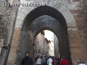 [P49] San Gimignano - Via San Matteo.  » foto by Aurici
 - 
<span class="allrVoted glyphicon glyphicon-heart hidden" id="av986236"></span>
<a class="m-l-10 hidden" id="sv986236" onclick="voting_Foto_DelVot(,986236,8341)" role="button">șterge vot <span class="glyphicon glyphicon-remove"></span></a>
<a id="v9986236" class=" c-red"  onclick="voting_Foto_SetVot(986236)" role="button"><span class="glyphicon glyphicon-heart-empty"></span> <b>LIKE</b> = Votează poza</a> <img class="hidden"  id="f986236W9" src="/imagini/loader.gif" border="0" /><span class="AjErrMes hidden" id="e986236ErM"></span>
