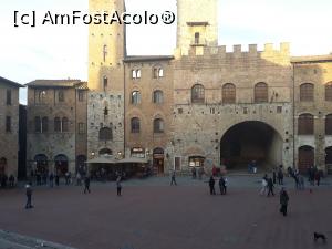 [P51] San Gimignano - Piazza Duomo.  » foto by Aurici
 - 
<span class="allrVoted glyphicon glyphicon-heart hidden" id="av986238"></span>
<a class="m-l-10 hidden" id="sv986238" onclick="voting_Foto_DelVot(,986238,8341)" role="button">șterge vot <span class="glyphicon glyphicon-remove"></span></a>
<a id="v9986238" class=" c-red"  onclick="voting_Foto_SetVot(986238)" role="button"><span class="glyphicon glyphicon-heart-empty"></span> <b>LIKE</b> = Votează poza</a> <img class="hidden"  id="f986238W9" src="/imagini/loader.gif" border="0" /><span class="AjErrMes hidden" id="e986238ErM"></span>