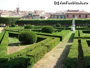 [P18] San Quirico - Horti Leonini » foto by Carmen Ion
 - 
<span class="allrVoted glyphicon glyphicon-heart hidden" id="av589501"></span>
<a class="m-l-10 hidden" id="sv589501" onclick="voting_Foto_DelVot(,589501,8341)" role="button">șterge vot <span class="glyphicon glyphicon-remove"></span></a>
<a id="v9589501" class=" c-red"  onclick="voting_Foto_SetVot(589501)" role="button"><span class="glyphicon glyphicon-heart-empty"></span> <b>LIKE</b> = Votează poza</a> <img class="hidden"  id="f589501W9" src="/imagini/loader.gif" border="0" /><span class="AjErrMes hidden" id="e589501ErM"></span>