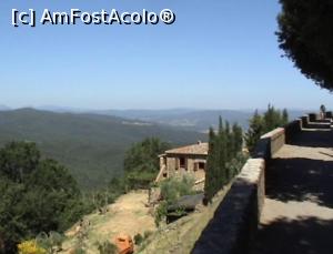 [P32] Val d'Orcia văzută de pe zidurile ce înconjoară Montalcino » foto by Carmen Ion
 - 
<span class="allrVoted glyphicon glyphicon-heart hidden" id="av710890"></span>
<a class="m-l-10 hidden" id="sv710890" onclick="voting_Foto_DelVot(,710890,8341)" role="button">șterge vot <span class="glyphicon glyphicon-remove"></span></a>
<a id="v9710890" class=" c-red"  onclick="voting_Foto_SetVot(710890)" role="button"><span class="glyphicon glyphicon-heart-empty"></span> <b>LIKE</b> = Votează poza</a> <img class="hidden"  id="f710890W9" src="/imagini/loader.gif" border="0" /><span class="AjErrMes hidden" id="e710890ErM"></span>