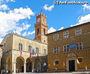 [P06] Pienza - Piazza Pio II » foto by Carmen Ion
 - 
<span class="allrVoted glyphicon glyphicon-heart hidden" id="av589487"></span>
<a class="m-l-10 hidden" id="sv589487" onclick="voting_Foto_DelVot(,589487,8341)" role="button">șterge vot <span class="glyphicon glyphicon-remove"></span></a>
<a id="v9589487" class=" c-red"  onclick="voting_Foto_SetVot(589487)" role="button"><span class="glyphicon glyphicon-heart-empty"></span> <b>LIKE</b> = Votează poza</a> <img class="hidden"  id="f589487W9" src="/imagini/loader.gif" border="0" /><span class="AjErrMes hidden" id="e589487ErM"></span>