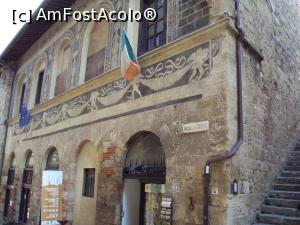 [P28] Palazzo dei Priori găzduieşte Museo Civico şi oficiul de informaţii turistice.  » foto by Carmen Ion
 - 
<span class="allrVoted glyphicon glyphicon-heart hidden" id="av812380"></span>
<a class="m-l-10 hidden" id="sv812380" onclick="voting_Foto_DelVot(,812380,8341)" role="button">șterge vot <span class="glyphicon glyphicon-remove"></span></a>
<a id="v9812380" class=" c-red"  onclick="voting_Foto_SetVot(812380)" role="button"><span class="glyphicon glyphicon-heart-empty"></span> <b>LIKE</b> = Votează poza</a> <img class="hidden"  id="f812380W9" src="/imagini/loader.gif" border="0" /><span class="AjErrMes hidden" id="e812380ErM"></span>