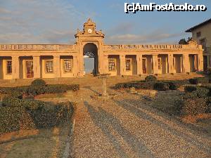 [P03] Portalul de la intrare, villa Belosguardo si muzeul Enrico Caruso » foto by claudiu 71
 - 
<span class="allrVoted glyphicon glyphicon-heart hidden" id="av700989"></span>
<a class="m-l-10 hidden" id="sv700989" onclick="voting_Foto_DelVot(,700989,8341)" role="button">șterge vot <span class="glyphicon glyphicon-remove"></span></a>
<a id="v9700989" class=" c-red"  onclick="voting_Foto_SetVot(700989)" role="button"><span class="glyphicon glyphicon-heart-empty"></span> <b>LIKE</b> = Votează poza</a> <img class="hidden"  id="f700989W9" src="/imagini/loader.gif" border="0" /><span class="AjErrMes hidden" id="e700989ErM"></span>