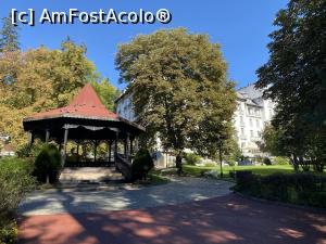 [P37] Vila Marald Sinaia.Si in parc, fanfara canta... » foto by Floria
 - 
<span class="allrVoted glyphicon glyphicon-heart hidden" id="av1281939"></span>
<a class="m-l-10 hidden" id="sv1281939" onclick="voting_Foto_DelVot(,1281939,8342)" role="button">șterge vot <span class="glyphicon glyphicon-remove"></span></a>
<a id="v91281939" class=" c-red"  onclick="voting_Foto_SetVot(1281939)" role="button"><span class="glyphicon glyphicon-heart-empty"></span> <b>LIKE</b> = Votează poza</a> <img class="hidden"  id="f1281939W9" src="/imagini/loader.gif" border="0" /><span class="AjErrMes hidden" id="e1281939ErM"></span>