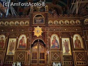 [P34] Cernăuți, Catedrala Sf. Nicolae, Catapeteasma și frumoșii stâlpi ai Ușilor Împărătești » foto by mprofeanu
 - 
<span class="allrVoted glyphicon glyphicon-heart hidden" id="av1508252"></span>
<a class="m-l-10 hidden" id="sv1508252" onclick="voting_Foto_DelVot(,1508252,8421)" role="button">șterge vot <span class="glyphicon glyphicon-remove"></span></a>
<a id="v91508252" class=" c-red"  onclick="voting_Foto_SetVot(1508252)" role="button"><span class="glyphicon glyphicon-heart-empty"></span> <b>LIKE</b> = Votează poza</a> <img class="hidden"  id="f1508252W9" src="/imagini/loader.gif" border="0" /><span class="AjErrMes hidden" id="e1508252ErM"></span>