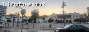 [P04] Marcand inceputul promenadei Finikoudes, Piata Europei gazduieste fantana „Pescarusi in zbor”, dar si Statuia lui Zenon din Kition si este strajuita de cladiri coloniale vechi, care adapostesc in prezent Galeria Municipala de Arta si Muzeul Arhivelor Istorice din Larnaca. Pe tot parcursul anului, aici au loc evenimente, precum ceremonia de aprindere a luminilor din bradul de Craciun, targuri, turnee sportive si expozitii auto. » foto by geani anto
 - 
<span class="allrVoted glyphicon glyphicon-heart hidden" id="av1534857"></span>
<a class="m-l-10 hidden" id="sv1534857" onclick="voting_Foto_DelVot(,1534857,8430)" role="button">șterge vot <span class="glyphicon glyphicon-remove"></span></a>
<a id="v91534857" class=" c-red"  onclick="voting_Foto_SetVot(1534857)" role="button"><span class="glyphicon glyphicon-heart-empty"></span> <b>LIKE</b> = Votează poza</a> <img class="hidden"  id="f1534857W9" src="/imagini/loader.gif" border="0" /><span class="AjErrMes hidden" id="e1534857ErM"></span>