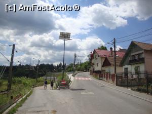 [P19] Următorul obiectiv spre care am pornit a fost Cascada mezotermală de la Topliţa. Din acest loc am mers pe jos până la cascadă (pe străduţa din stânga, pe lângă calea ferată şi albia Mureşului). » foto by Floryn81
 - 
<span class="allrVoted glyphicon glyphicon-heart hidden" id="av883159"></span>
<a class="m-l-10 hidden" id="sv883159" onclick="voting_Foto_DelVot(,883159,8452)" role="button">șterge vot <span class="glyphicon glyphicon-remove"></span></a>
<a id="v9883159" class=" c-red"  onclick="voting_Foto_SetVot(883159)" role="button"><span class="glyphicon glyphicon-heart-empty"></span> <b>LIKE</b> = Votează poza</a> <img class="hidden"  id="f883159W9" src="/imagini/loader.gif" border="0" /><span class="AjErrMes hidden" id="e883159ErM"></span>