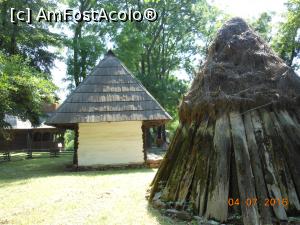 [P19] Răpciuni - Bordeiul văzut din spate.  » foto by iulianic
 - 
<span class="allrVoted glyphicon glyphicon-heart hidden" id="av756604"></span>
<a class="m-l-10 hidden" id="sv756604" onclick="voting_Foto_DelVot(,756604,8488)" role="button">șterge vot <span class="glyphicon glyphicon-remove"></span></a>
<a id="v9756604" class=" c-red"  onclick="voting_Foto_SetVot(756604)" role="button"><span class="glyphicon glyphicon-heart-empty"></span> <b>LIKE</b> = Votează poza</a> <img class="hidden"  id="f756604W9" src="/imagini/loader.gif" border="0" /><span class="AjErrMes hidden" id="e756604ErM"></span>