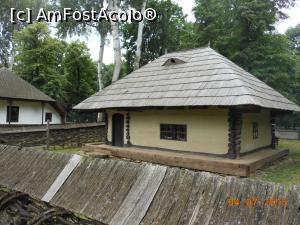 [P23] Mastacăn - Casa țărănească văzută de pe uliță.  » foto by iulianic
 - 
<span class="allrVoted glyphicon glyphicon-heart hidden" id="av756608"></span>
<a class="m-l-10 hidden" id="sv756608" onclick="voting_Foto_DelVot(,756608,8488)" role="button">șterge vot <span class="glyphicon glyphicon-remove"></span></a>
<a id="v9756608" class=" c-red"  onclick="voting_Foto_SetVot(756608)" role="button"><span class="glyphicon glyphicon-heart-empty"></span> <b>LIKE</b> = Votează poza</a> <img class="hidden"  id="f756608W9" src="/imagini/loader.gif" border="0" /><span class="AjErrMes hidden" id="e756608ErM"></span>