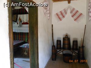 [P28] Piatra Șoimului - În tindă.  » foto by iulianic
 - 
<span class="allrVoted glyphicon glyphicon-heart hidden" id="av756613"></span>
<a class="m-l-10 hidden" id="sv756613" onclick="voting_Foto_DelVot(,756613,8488)" role="button">șterge vot <span class="glyphicon glyphicon-remove"></span></a>
<a id="v9756613" class=" c-red"  onclick="voting_Foto_SetVot(756613)" role="button"><span class="glyphicon glyphicon-heart-empty"></span> <b>LIKE</b> = Votează poza</a> <img class="hidden"  id="f756613W9" src="/imagini/loader.gif" border="0" /><span class="AjErrMes hidden" id="e756613ErM"></span>