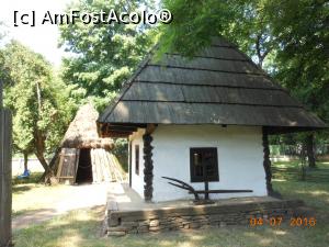 [P05] Răpciuni - Bordei construit la începutul sec. XIX, adus la Muzeul Satului în 1957.  » foto by iulianic
 - 
<span class="allrVoted glyphicon glyphicon-heart hidden" id="av756577"></span>
<a class="m-l-10 hidden" id="sv756577" onclick="voting_Foto_DelVot(,756577,8488)" role="button">șterge vot <span class="glyphicon glyphicon-remove"></span></a>
<a id="v9756577" class=" c-red"  onclick="voting_Foto_SetVot(756577)" role="button"><span class="glyphicon glyphicon-heart-empty"></span> <b>LIKE</b> = Votează poza</a> <img class="hidden"  id="f756577W9" src="/imagini/loader.gif" border="0" /><span class="AjErrMes hidden" id="e756577ErM"></span>