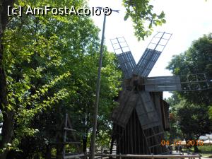 [P11] Muzeul Satului - Moară de vânt din Sarichioi (Tulcea).  » foto by iulianic
 - 
<span class="allrVoted glyphicon glyphicon-heart hidden" id="av802111"></span>
<a class="m-l-10 hidden" id="sv802111" onclick="voting_Foto_DelVot(,802111,8488)" role="button">șterge vot <span class="glyphicon glyphicon-remove"></span></a>
<a id="v9802111" class=" c-red"  onclick="voting_Foto_SetVot(802111)" role="button"><span class="glyphicon glyphicon-heart-empty"></span> <b>LIKE</b> = Votează poza</a> <img class="hidden"  id="f802111W9" src="/imagini/loader.gif" border="0" /><span class="AjErrMes hidden" id="e802111ErM"></span>