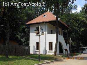 [P16] Muzeul Satului - Canton de drum.  » foto by iulianic
 - 
<span class="allrVoted glyphicon glyphicon-heart hidden" id="av802116"></span>
<a class="m-l-10 hidden" id="sv802116" onclick="voting_Foto_DelVot(,802116,8488)" role="button">șterge vot <span class="glyphicon glyphicon-remove"></span></a>
<a id="v9802116" class=" c-red"  onclick="voting_Foto_SetVot(802116)" role="button"><span class="glyphicon glyphicon-heart-empty"></span> <b>LIKE</b> = Votează poza</a> <img class="hidden"  id="f802116W9" src="/imagini/loader.gif" border="0" /><span class="AjErrMes hidden" id="e802116ErM"></span>