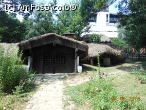 [P04] Muzeul Satului - Bordei din Castravova (Dolj).  » foto by iulianic
 - 
<span class="allrVoted glyphicon glyphicon-heart hidden" id="av802103"></span>
<a class="m-l-10 hidden" id="sv802103" onclick="voting_Foto_DelVot(,802103,8488)" role="button">șterge vot <span class="glyphicon glyphicon-remove"></span></a>
<a id="v9802103" class=" c-red"  onclick="voting_Foto_SetVot(802103)" role="button"><span class="glyphicon glyphicon-heart-empty"></span> <b>LIKE</b> = Votează poza</a> <img class="hidden"  id="f802103W9" src="/imagini/loader.gif" border="0" /><span class="AjErrMes hidden" id="e802103ErM"></span>