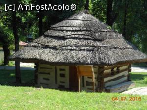 [P08] Muzeul Satului - Bordei din Zăpodeni (Vaslui).  » foto by iulianic
 - 
<span class="allrVoted glyphicon glyphicon-heart hidden" id="av802107"></span>
<a class="m-l-10 hidden" id="sv802107" onclick="voting_Foto_DelVot(,802107,8488)" role="button">șterge vot <span class="glyphicon glyphicon-remove"></span></a>
<a id="v9802107" class=" c-red"  onclick="voting_Foto_SetVot(802107)" role="button"><span class="glyphicon glyphicon-heart-empty"></span> <b>LIKE</b> = Votează poza</a> <img class="hidden"  id="f802107W9" src="/imagini/loader.gif" border="0" /><span class="AjErrMes hidden" id="e802107ErM"></span>