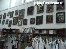[P46] Bucuresti - Muzeul satului - in magazinul muzeului. » foto by Diaura*
 - 
<span class="allrVoted glyphicon glyphicon-heart hidden" id="av321810"></span>
<a class="m-l-10 hidden" id="sv321810" onclick="voting_Foto_DelVot(,321810,8488)" role="button">șterge vot <span class="glyphicon glyphicon-remove"></span></a>
<a id="v9321810" class=" c-red"  onclick="voting_Foto_SetVot(321810)" role="button"><span class="glyphicon glyphicon-heart-empty"></span> <b>LIKE</b> = Votează poza</a> <img class="hidden"  id="f321810W9" src="/imagini/loader.gif" border="0" /><span class="AjErrMes hidden" id="e321810ErM"></span>