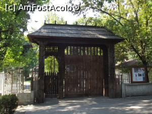[P01] Muzeul Satului - Intrare din parcul Herastrau » foto by mishu
 - 
<span class="allrVoted glyphicon glyphicon-heart hidden" id="av801494"></span>
<a class="m-l-10 hidden" id="sv801494" onclick="voting_Foto_DelVot(,801494,8488)" role="button">șterge vot <span class="glyphicon glyphicon-remove"></span></a>
<a id="v9801494" class=" c-red"  onclick="voting_Foto_SetVot(801494)" role="button"><span class="glyphicon glyphicon-heart-empty"></span> <b>LIKE</b> = Votează poza</a> <img class="hidden"  id="f801494W9" src="/imagini/loader.gif" border="0" /><span class="AjErrMes hidden" id="e801494ErM"></span>