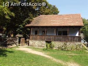 [P24] Muzeul Satului - Gospodarie Dragus, Brasov » foto by mishu
 - 
<span class="allrVoted glyphicon glyphicon-heart hidden" id="av801521"></span>
<a class="m-l-10 hidden" id="sv801521" onclick="voting_Foto_DelVot(,801521,8488)" role="button">șterge vot <span class="glyphicon glyphicon-remove"></span></a>
<a id="v9801521" class=" c-red"  onclick="voting_Foto_SetVot(801521)" role="button"><span class="glyphicon glyphicon-heart-empty"></span> <b>LIKE</b> = Votează poza</a> <img class="hidden"  id="f801521W9" src="/imagini/loader.gif" border="0" /><span class="AjErrMes hidden" id="e801521ErM"></span>