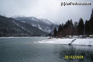 [P06] Lacul Sylvenstein încadrat de munți pitorești, pe mal, camping așteptând oaspeți » foto by Alina53
 - 
<span class="allrVoted glyphicon glyphicon-heart hidden" id="av598575"></span>
<a class="m-l-10 hidden" id="sv598575" onclick="voting_Foto_DelVot(,598575,8498)" role="button">șterge vot <span class="glyphicon glyphicon-remove"></span></a>
<a id="v9598575" class=" c-red"  onclick="voting_Foto_SetVot(598575)" role="button"><span class="glyphicon glyphicon-heart-empty"></span> <b>LIKE</b> = Votează poza</a> <img class="hidden"  id="f598575W9" src="/imagini/loader.gif" border="0" /><span class="AjErrMes hidden" id="e598575ErM"></span>