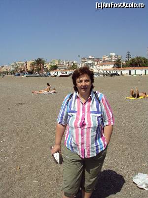 [P01] Pe plaja din Nerja (murdară şi cu nisip grunjos), în drum de la Malaga la Granada. Din păcate nu am avut timp să surprind farmecul staţiunii iar apa, încercată cu degetul, era foarte rece.  » foto by Carmen Ion
 - 
<span class="allrVoted glyphicon glyphicon-heart hidden" id="av608956"></span>
<a class="m-l-10 hidden" id="sv608956" onclick="voting_Foto_DelVot(,608956,8504)" role="button">șterge vot <span class="glyphicon glyphicon-remove"></span></a>
<a id="v9608956" class=" c-red"  onclick="voting_Foto_SetVot(608956)" role="button"><span class="glyphicon glyphicon-heart-empty"></span> <b>LIKE</b> = Votează poza</a> <img class="hidden"  id="f608956W9" src="/imagini/loader.gif" border="0" /><span class="AjErrMes hidden" id="e608956ErM"></span>