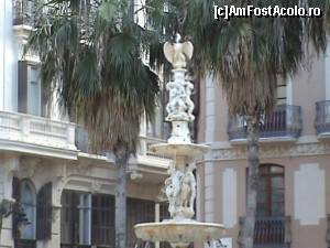 [P18] Fuente de Genova din Plaza de la Constitucion din Malaga se numeşte aşa deoarece despre autorul rămas necunoscut se ştie că era genovez.  » foto by Carmen Ion
 - 
<span class="allrVoted glyphicon glyphicon-heart hidden" id="av608973"></span>
<a class="m-l-10 hidden" id="sv608973" onclick="voting_Foto_DelVot(,608973,8504)" role="button">șterge vot <span class="glyphicon glyphicon-remove"></span></a>
<a id="v9608973" class=" c-red"  onclick="voting_Foto_SetVot(608973)" role="button"><span class="glyphicon glyphicon-heart-empty"></span> <b>LIKE</b> = Votează poza</a> <img class="hidden"  id="f608973W9" src="/imagini/loader.gif" border="0" /><span class="AjErrMes hidden" id="e608973ErM"></span>