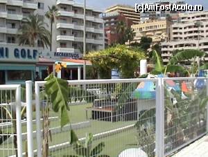 [P08] Imagine tipică pentru Torremolinos: hoteluri, magazine, teren de mini-golf.  » foto by Carmen Ion
 - 
<span class="allrVoted glyphicon glyphicon-heart hidden" id="av608963"></span>
<a class="m-l-10 hidden" id="sv608963" onclick="voting_Foto_DelVot(,608963,8504)" role="button">șterge vot <span class="glyphicon glyphicon-remove"></span></a>
<a id="v9608963" class=" c-red"  onclick="voting_Foto_SetVot(608963)" role="button"><span class="glyphicon glyphicon-heart-empty"></span> <b>LIKE</b> = Votează poza</a> <img class="hidden"  id="f608963W9" src="/imagini/loader.gif" border="0" /><span class="AjErrMes hidden" id="e608963ErM"></span>