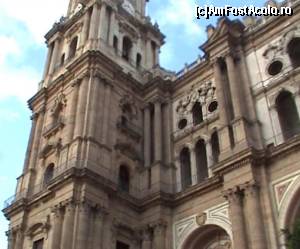 [P09] Exteriorul în stil baroc al Catedralei din Malaga, pe numele său întreg Santa Iglesia Catedral Basílica de la Encarnación, construită între 1528-1782.  » foto by Carmen Ion
 - 
<span class="allrVoted glyphicon glyphicon-heart hidden" id="av608964"></span>
<a class="m-l-10 hidden" id="sv608964" onclick="voting_Foto_DelVot(,608964,8504)" role="button">șterge vot <span class="glyphicon glyphicon-remove"></span></a>
<a id="v9608964" class=" c-red"  onclick="voting_Foto_SetVot(608964)" role="button"><span class="glyphicon glyphicon-heart-empty"></span> <b>LIKE</b> = Votează poza</a> <img class="hidden"  id="f608964W9" src="/imagini/loader.gif" border="0" /><span class="AjErrMes hidden" id="e608964ErM"></span>