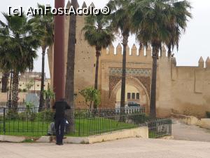 [P04] In fata palatului se afla una dintre portile istorice ale Fesului, <strong>Bab al-Amer</strong>, care a fost intrarea de sud-vest in Fes el-Jdid. » foto by geani anto
 - 
<span class="allrVoted glyphicon glyphicon-heart hidden" id="av1302740"></span>
<a class="m-l-10 hidden" id="sv1302740" onclick="voting_Foto_DelVot(,1302740,8506)" role="button">șterge vot <span class="glyphicon glyphicon-remove"></span></a>
<a id="v91302740" class=" c-red"  onclick="voting_Foto_SetVot(1302740)" role="button"><span class="glyphicon glyphicon-heart-empty"></span> <b>LIKE</b> = Votează poza</a> <img class="hidden"  id="f1302740W9" src="/imagini/loader.gif" border="0" /><span class="AjErrMes hidden" id="e1302740ErM"></span>