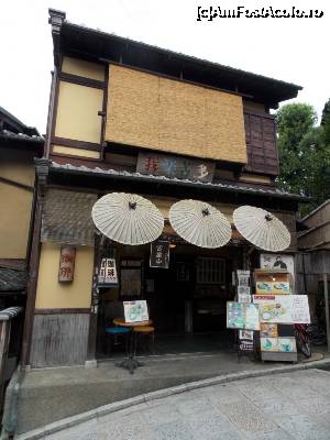 [P97] Kyoto, Magazin de suveniruri pe străzile spre Templul Kiyomizu-dera » foto by mprofeanu
 - 
<span class="allrVoted glyphicon glyphicon-heart hidden" id="av705448"></span>
<a class="m-l-10 hidden" id="sv705448" onclick="voting_Foto_DelVot(,705448,8571)" role="button">șterge vot <span class="glyphicon glyphicon-remove"></span></a>
<a id="v9705448" class=" c-red"  onclick="voting_Foto_SetVot(705448)" role="button"><span class="glyphicon glyphicon-heart-empty"></span> <b>LIKE</b> = Votează poza</a> <img class="hidden"  id="f705448W9" src="/imagini/loader.gif" border="0" /><span class="AjErrMes hidden" id="e705448ErM"></span>