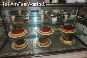 [P33] Cheese cake si tiramisu la GQ Pajero Bar » foto by cryss27
 - 
<span class="allrVoted glyphicon glyphicon-heart hidden" id="av874242"></span>
<a class="m-l-10 hidden" id="sv874242" onclick="voting_Foto_DelVot(,874242,8572)" role="button">șterge vot <span class="glyphicon glyphicon-remove"></span></a>
<a id="v9874242" class=" c-red"  onclick="voting_Foto_SetVot(874242)" role="button"><span class="glyphicon glyphicon-heart-empty"></span> <b>LIKE</b> = Votează poza</a> <img class="hidden"  id="f874242W9" src="/imagini/loader.gif" border="0" /><span class="AjErrMes hidden" id="e874242ErM"></span>