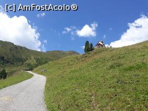 [P21] Drumul alpin, Zillertaler Höhenstrasse. Spre micuța capelă, popasul de la 1840 de m.  » foto by Aurici
 - 
<span class="allrVoted glyphicon glyphicon-heart hidden" id="av1037745"></span>
<a class="m-l-10 hidden" id="sv1037745" onclick="voting_Foto_DelVot(,1037745,8584)" role="button">șterge vot <span class="glyphicon glyphicon-remove"></span></a>
<a id="v91037745" class=" c-red"  onclick="voting_Foto_SetVot(1037745)" role="button"><span class="glyphicon glyphicon-heart-empty"></span> <b>LIKE</b> = Votează poza</a> <img class="hidden"  id="f1037745W9" src="/imagini/loader.gif" border="0" /><span class="AjErrMes hidden" id="e1037745ErM"></span>